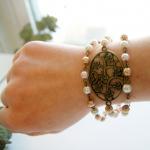 Flower Brass Charm with Pea..